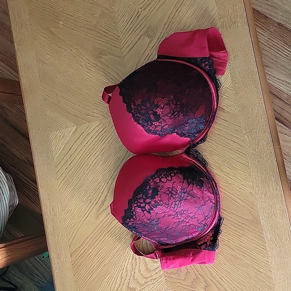 42G cacique bra red black lace